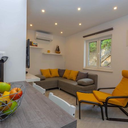 Apartments Tatjana Dominis Хвар Экстерьер фото