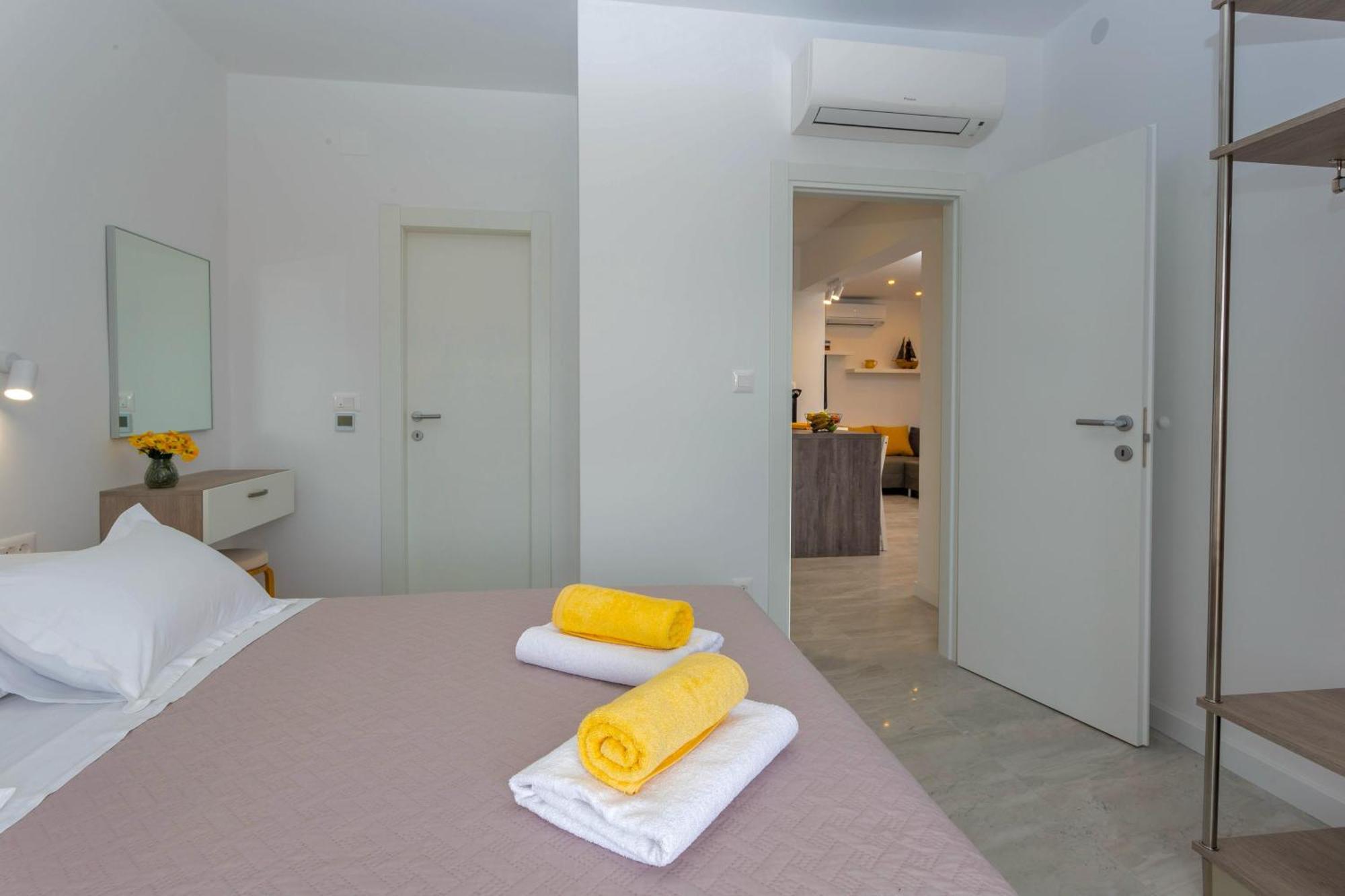 Apartments Tatjana Dominis Хвар Экстерьер фото