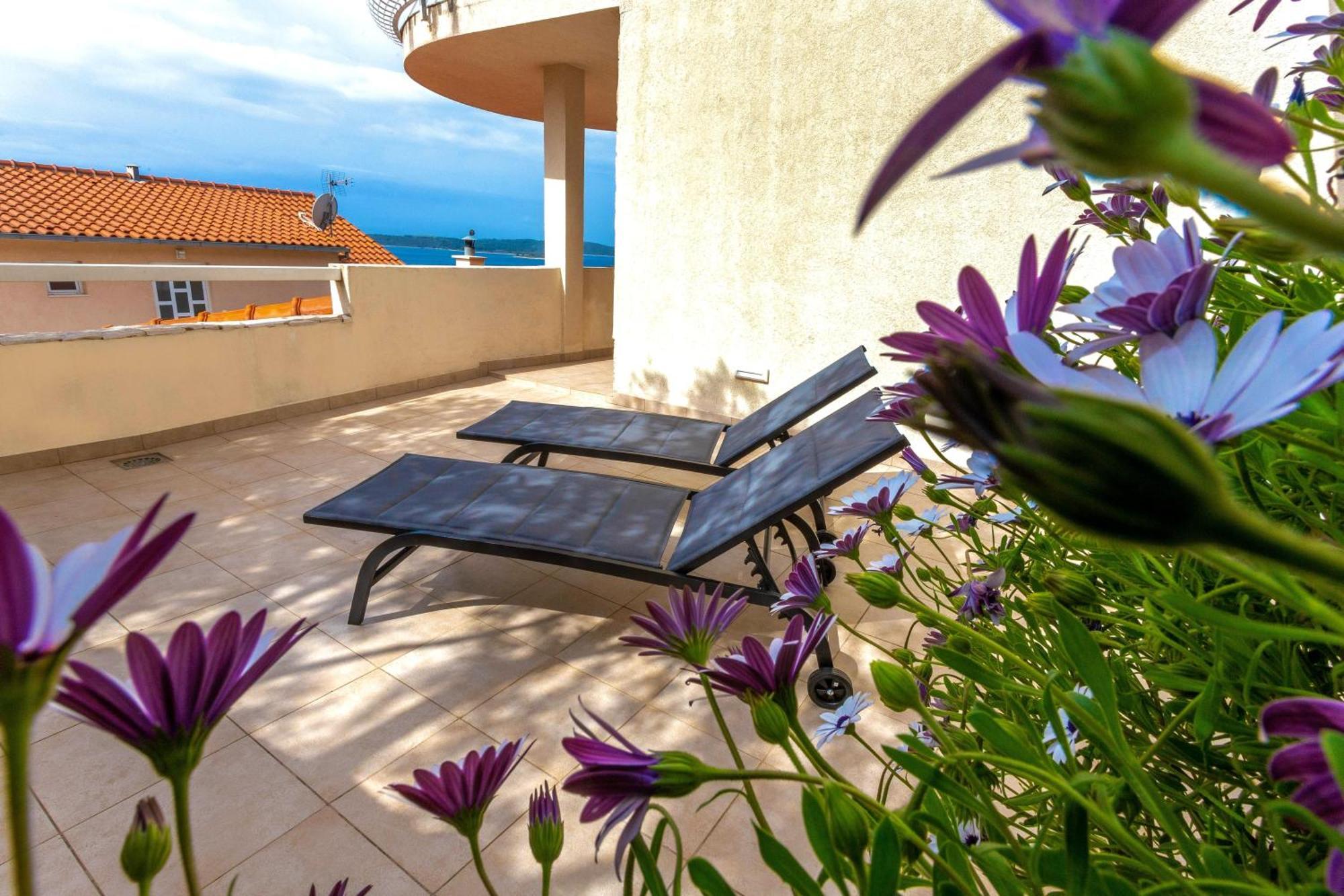 Apartments Tatjana Dominis Хвар Экстерьер фото